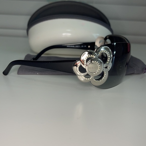 Versus - Versace Group Sunglasses - Picture 6 of 13